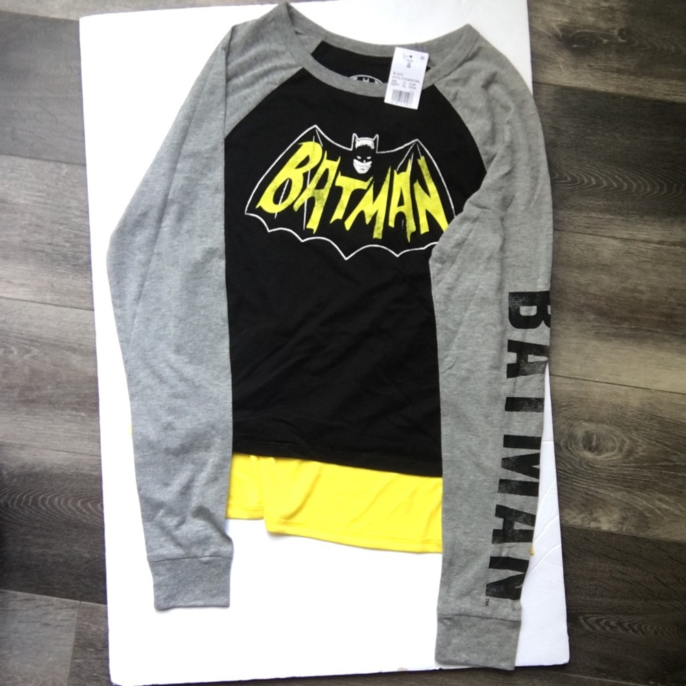 Batman long sleeve T-shirt with cape: Size: S